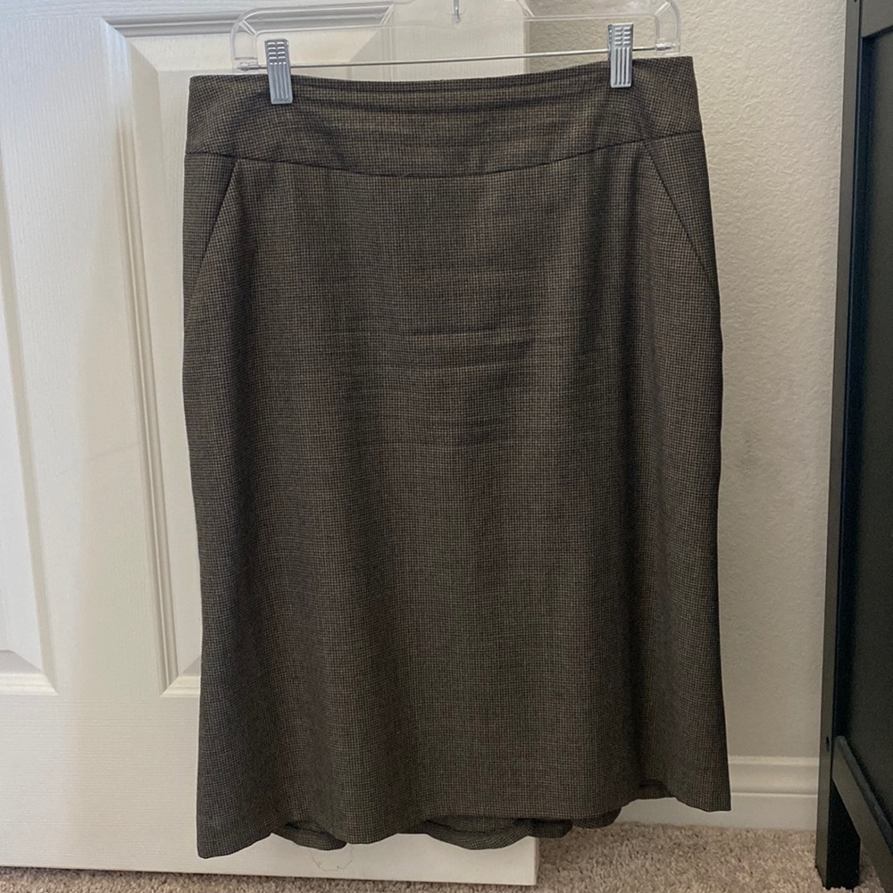 Banana Republic skirt, black and brown houndstooth, women’s size 10